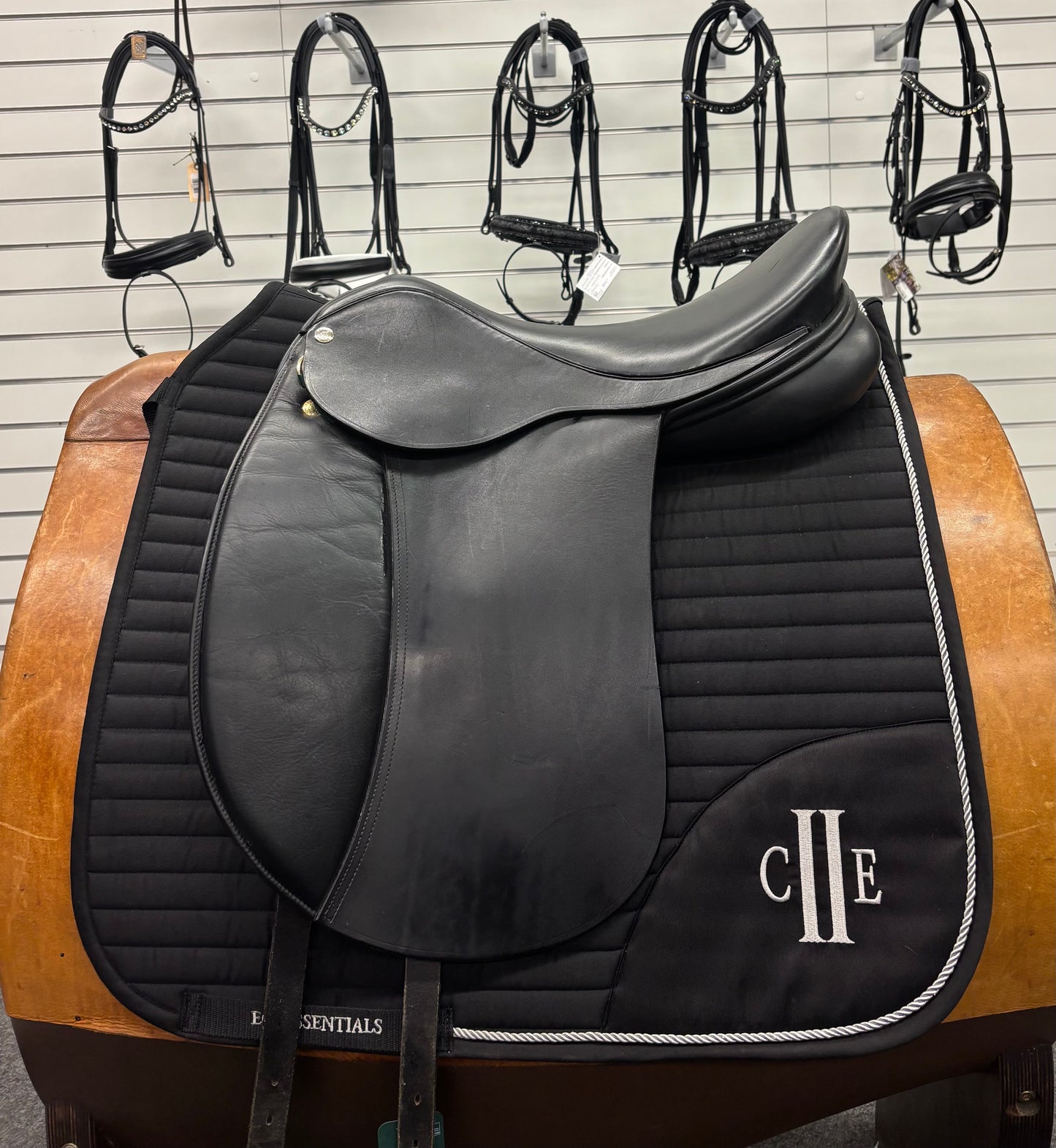 Frank Baines Capriole 17,5” mw Dressursadel - Brugt