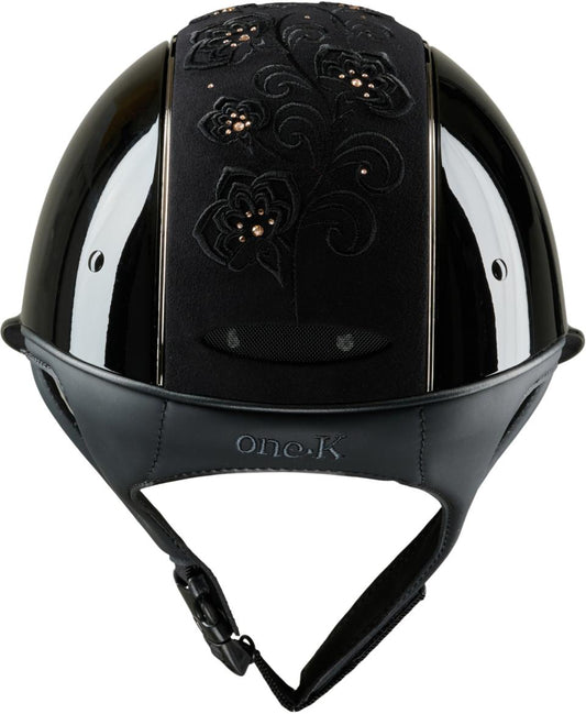 One K Avancé-ridehjelm – Broderet top, krom pipe